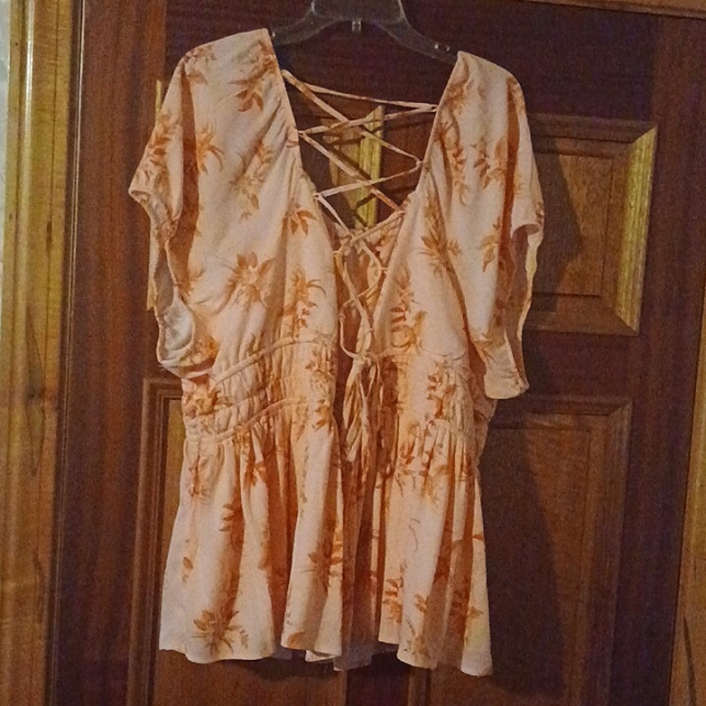 Torrid Floral Crinkle Gauze Top. Sz.4=26 - Picture 7 of 7